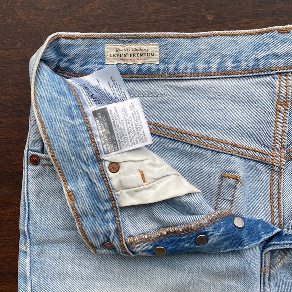 Great condition Levi shorts - Picture 3 of 8